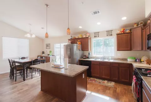 7237 Legacy Ct, Redding, CA 96001 photo 6