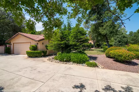 2525 Clara Ct, Redding, CA 96002 photo 3