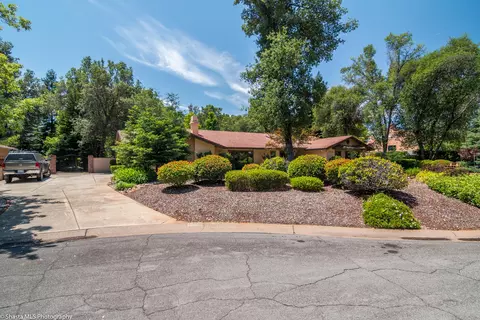 2525 Clara Ct, Redding, CA 96002 photo 1