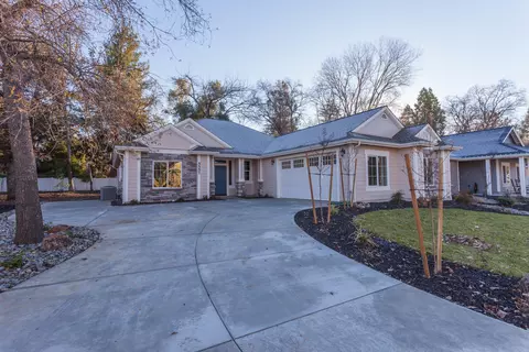 5557 Lexi Ln, Redding, CA 96001 photo 1