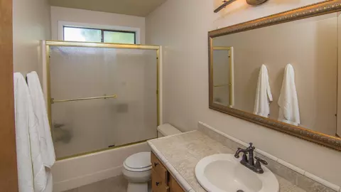 1907 Tiburon Dr, Redding, CA 96003 photo 7
