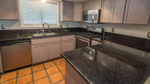 1907 Tiburon Dr, Redding, CA 96003 photo 4