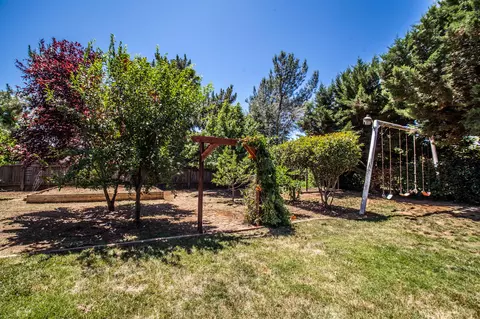 7046 Hermosa Way, Redding, CA 96002 photo 8
