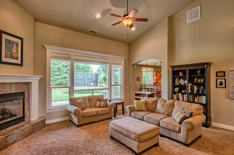 1492 Lakeside Dr, Redding, CA 96001 photo 4