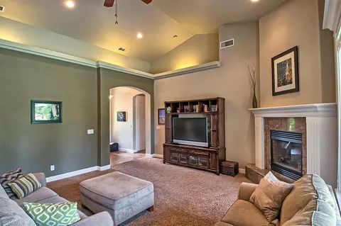 1492 Lakeside Dr, Redding, CA 96001 photo 5