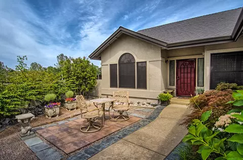 1811 Trailwood Ct, Redding, CA 96003 photo 4