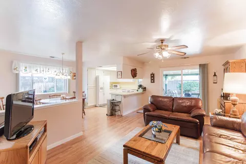 6643 Creekside St, Redding, CA 96001 photo 3