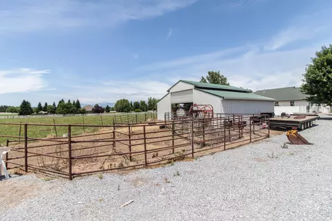 19865 Holstein Ln, Redding, CA 96002 photo 28