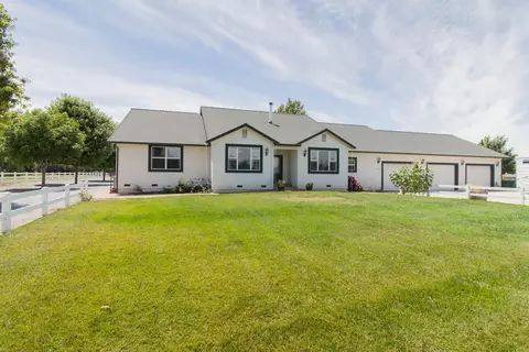 19865 Holstein Ln, Redding, CA 96002 photo 1