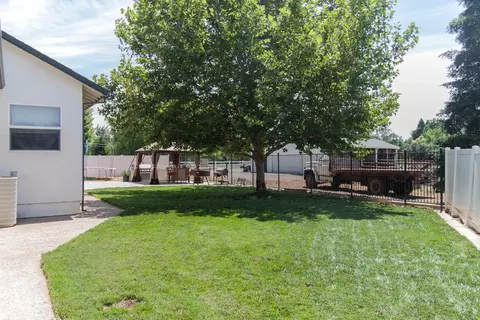 19865 Holstein Ln, Redding, CA 96002 photo 26