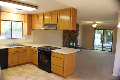 3666 Seneca Ct, Redding, CA 96001 photo 3