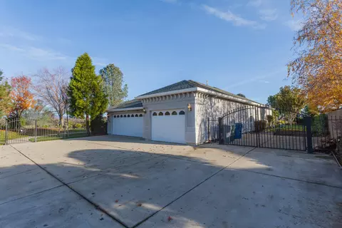 3010 Misty Glen Dr, Redding, CA 96001 photo 2