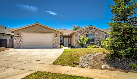 601 Rogue River Way, Redding, CA 96003 photo 2