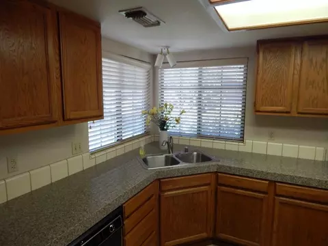 3653 Canterbury Dr, Redding, CA 96002 photo 6