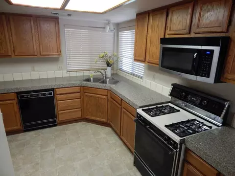 3653 Canterbury Dr, Redding, CA 96002 photo 3