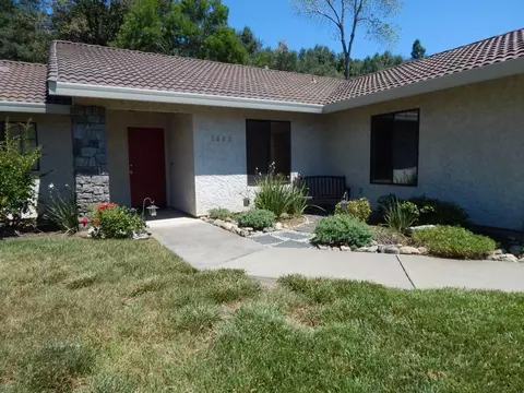 3653 Canterbury Dr, Redding, CA 96002 photo 2