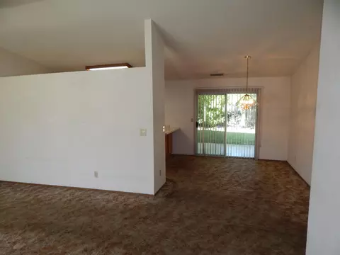 1570 Marigold Way, Redding, CA 96003 photo 2