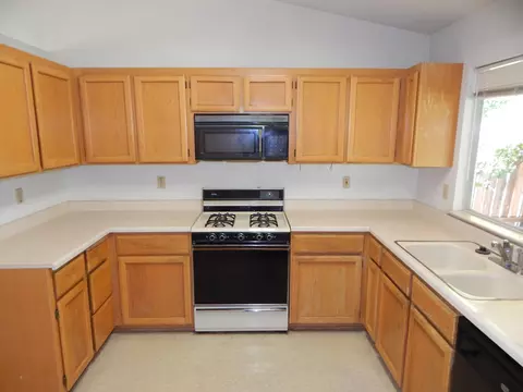 1570 Marigold Way, Redding, CA 96003 photo 10