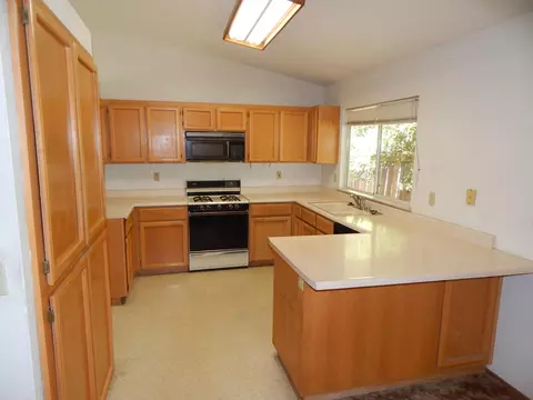 1570 Marigold Way, Redding, CA 96003 photo 9