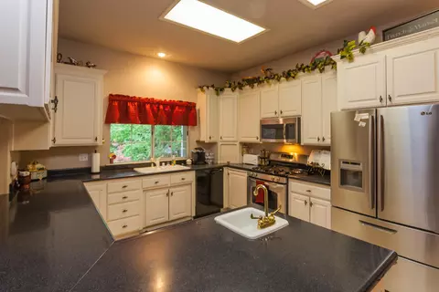 3787 Greenhaven Ln, Redding, CA 96001 photo 11
