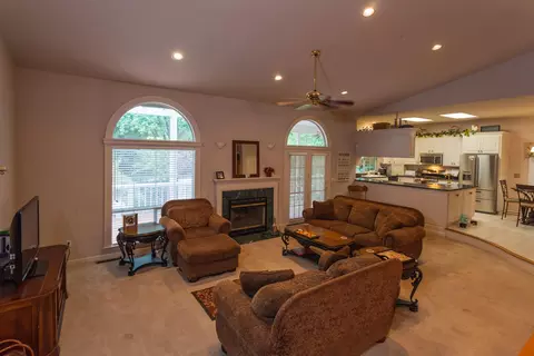 3787 Greenhaven Ln, Redding, CA 96001 photo 4