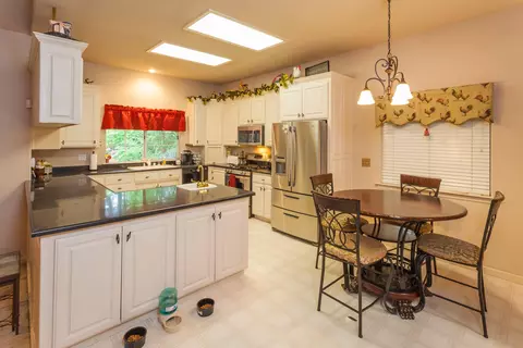 3787 Greenhaven Ln, Redding, CA 96001 photo 8