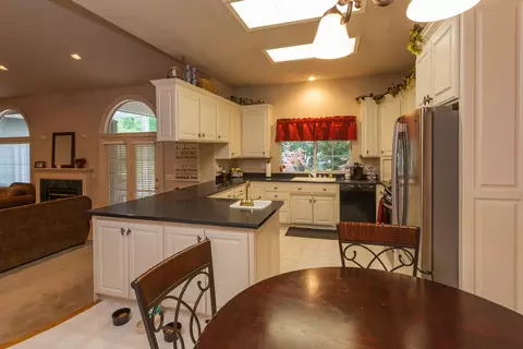 3787 Greenhaven Ln, Redding, CA 96001 photo 9