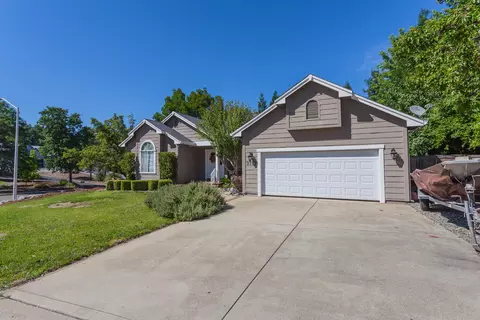 3787 Greenhaven Ln, Redding, CA 96001 photo 1