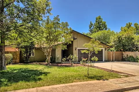1033 Woodside Meadows Dr, Redding, CA 96002 photo 1