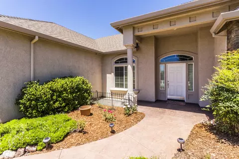 3184 Agassi Ln, Redding, CA 96002 photo 3
