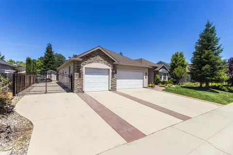 3184 Agassi Ln, Redding, CA 96002 photo 2