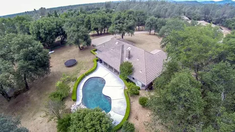 13300 Tierra Oaks Dr, Redding, CA 96003 photo 2