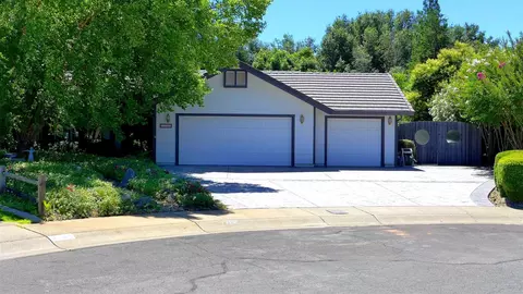 2389 Windwood Ct, Redding, CA 96002 photo 2