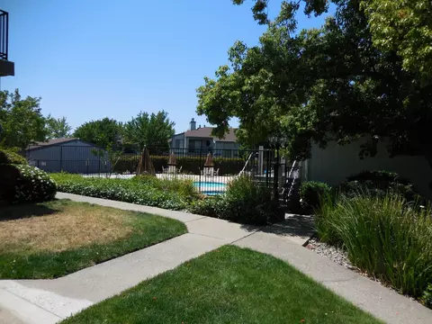 225 Ridgetop Dr # 117, Redding, CA 96003 photo 2