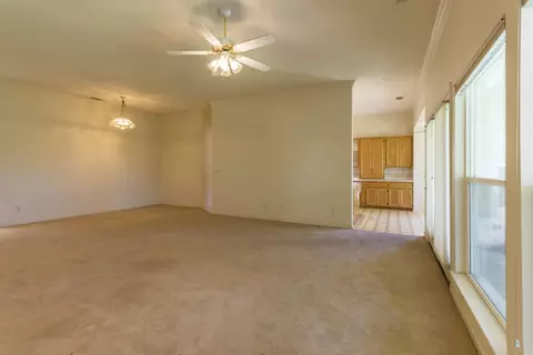 185 Harvest Walk, Redding, CA 96003 photo 4
