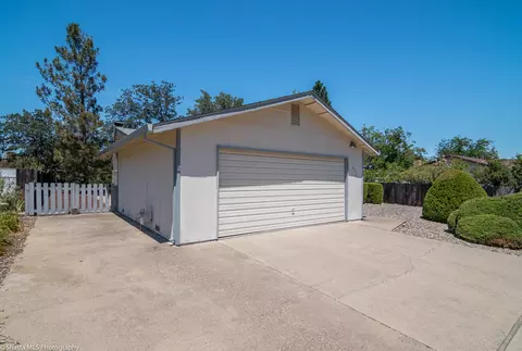 4070 Meander Dr, Redding, CA 96001 photo 2