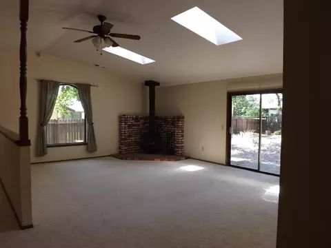 860 Oakmont Dr, Redding, CA 96003 photo 2