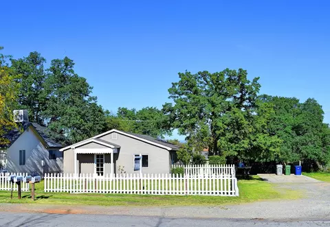 1755 Pleasant St, Redding, CA 96001 photo 1
