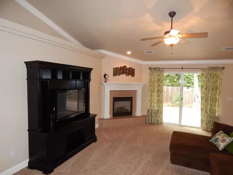 3466 Mearn Ct, Redding, CA 96002 photo 4