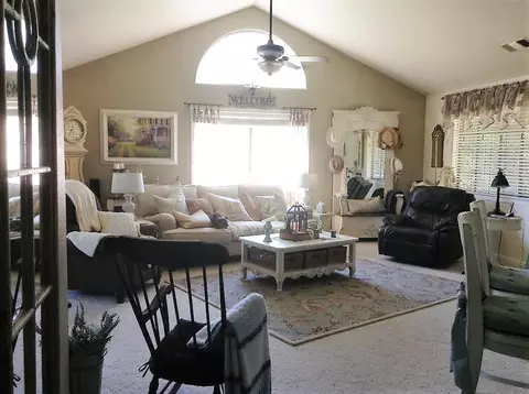 2515 Webb Ct, Redding, CA 96002 photo 2
