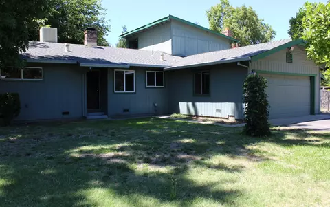 5256 Elm Ln, Redding, CA 96001 photo 1