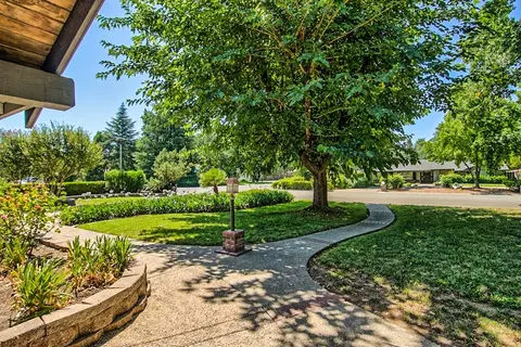 2498 El Verano St, Redding, CA 96002 photo 2