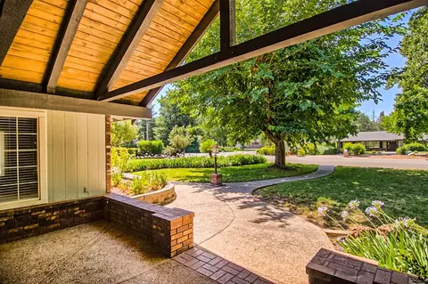 2498 El Verano St, Redding, CA 96002 photo 6
