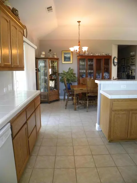 571 Fair Hill Dr, Redding, CA 96003 photo 4