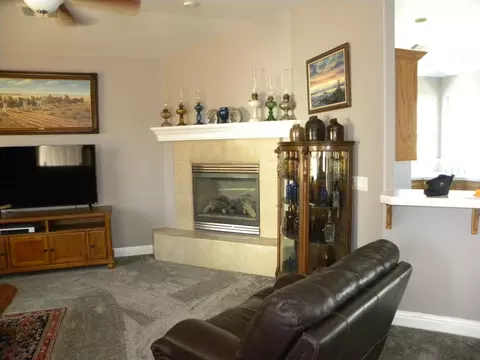 571 Fair Hill Dr, Redding, CA 96003 photo 2