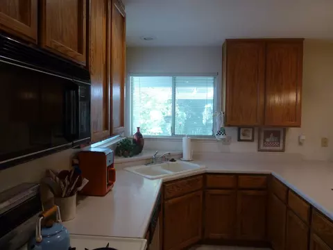 1976 Trumpet Dr, Redding, CA 96003 photo 11