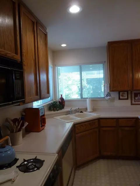 1976 Trumpet Dr, Redding, CA 96003 photo 10