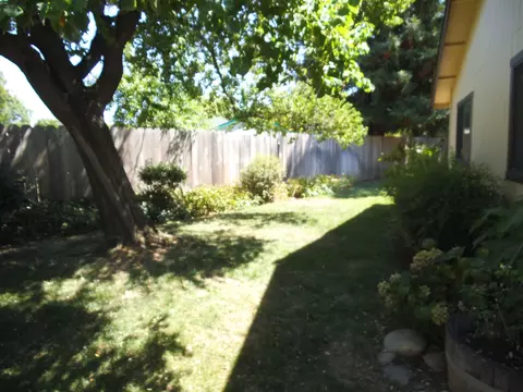 2062 Paris Ave, Redding, CA 96001 photo 13
