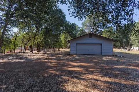 21105 Scheer Dr, Redding, CA 96002 photo 2