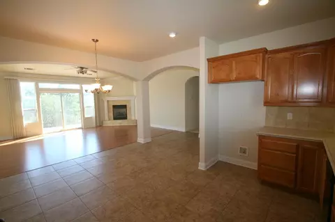 880 Collyer Dr, Redding, CA 96003 photo 4